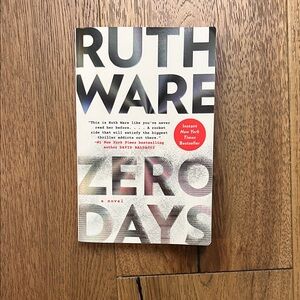 Ruth Ware 'Zero Days' Softcover Book